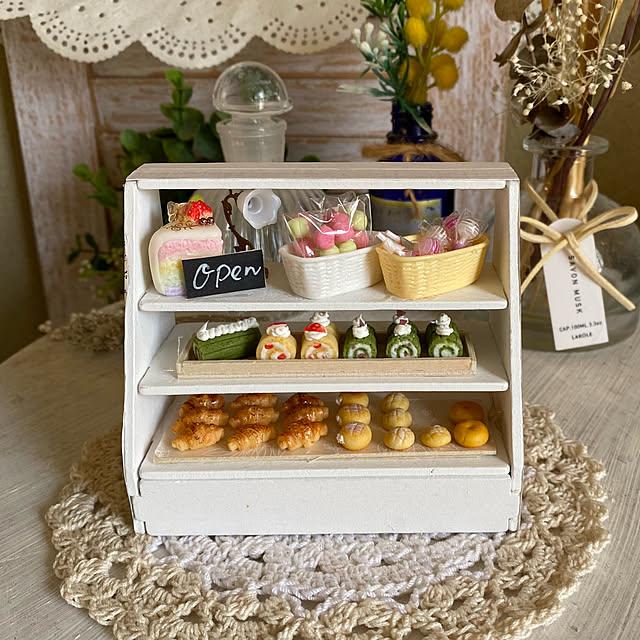 Miniatures & Collectibles